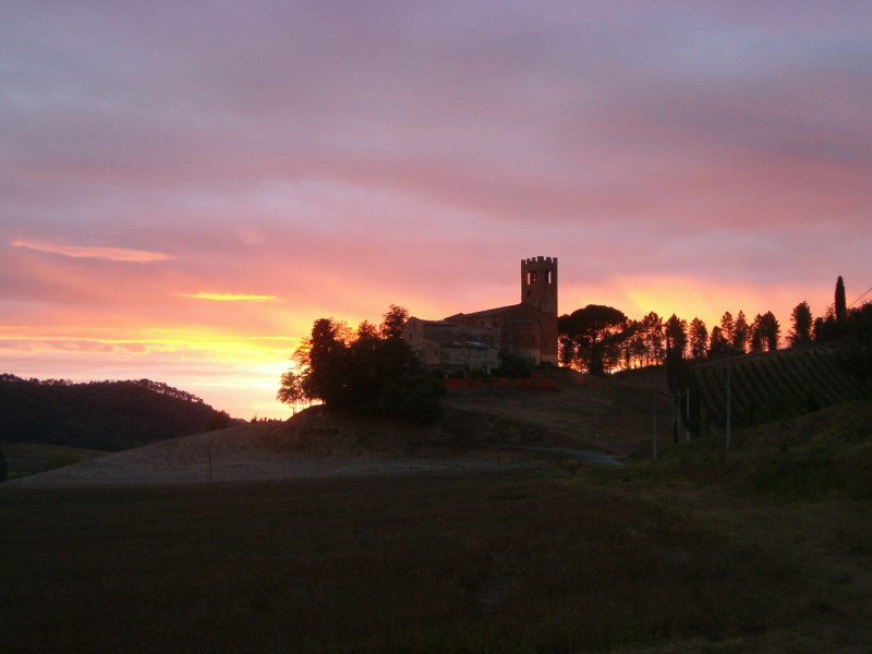 La pieve con tramonto